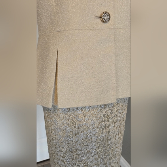 Tahari Luxe Lace metallic skirt suit - size. 6 - Picture 11 of 13
